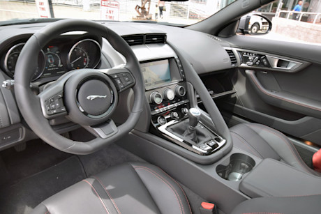 Editorial 2016 jaguar f type s coupe jp 11
