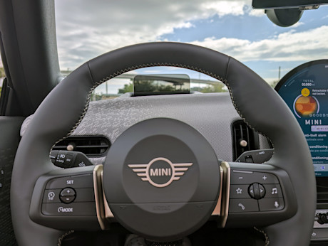 Editorial 2025 mini cooper s convertible fd sbe 250410 3