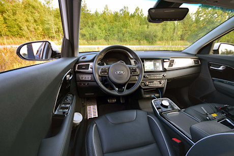 Editorial 2019 kia niro ev sx touring 22 jp