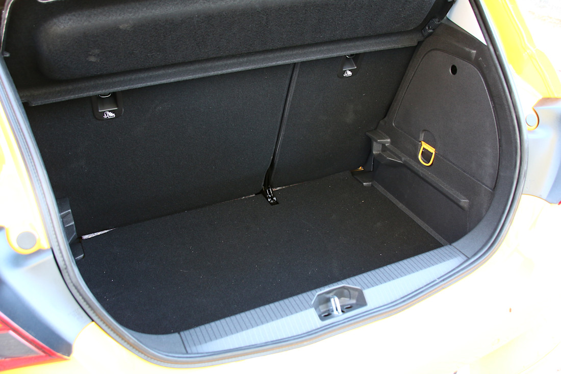 Opel Corsa GSi (6).JPG