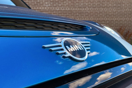 Editorial 2022 mini cooper s 5 door premierplus 13 ct