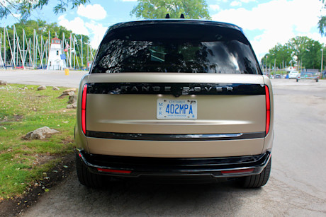 2026 Land Rover Range Rover SE PHEV Review Image