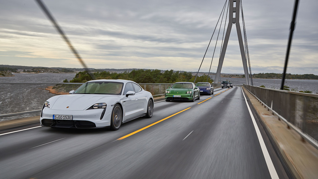 Porsche-Taycan-(1).jpg