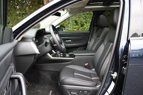 Match comparatif des VUS intermédiaires hybrides rechargeables, Édition 2024: Mazda CX-90 PHEV 2024 vs Mazda CX-70 PHEV 2025 Body Image