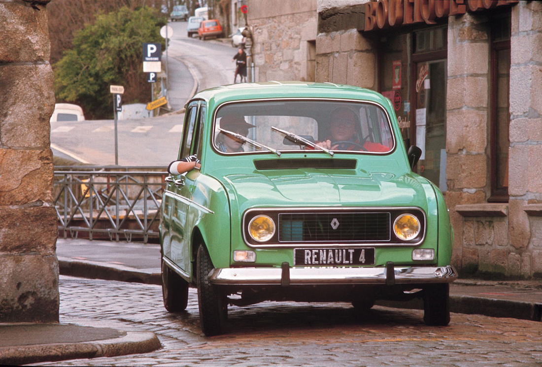 met-deze-10-gave-details-gaat-de-renault-4-jou-in-2025-verleiden-2024-06.jpg