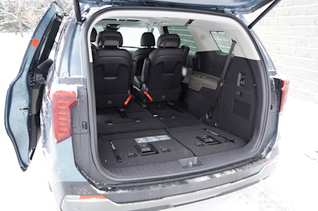 Kia Carnival Hybride SX+ 2025 : essai routier Body Image