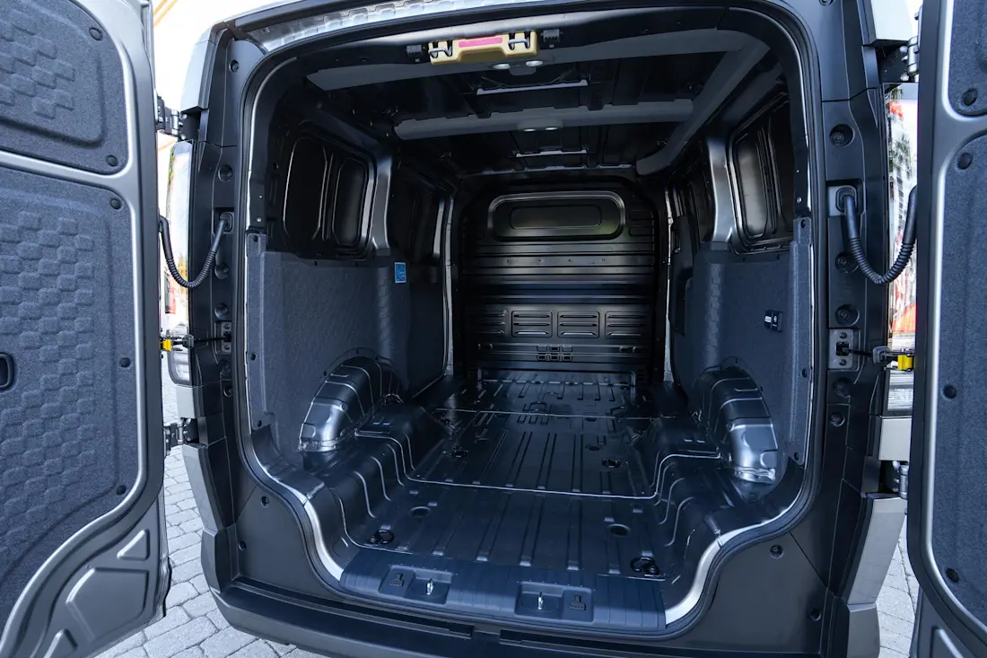 kia pv5-cargo kickoff26 stahlgrau-metallic-laderaum