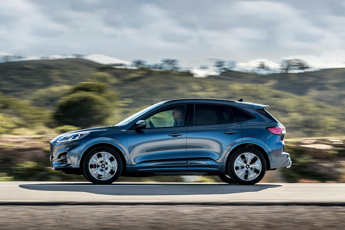 Kuga_ST-Line_X_Plug-In_Hybrid_022-LOW.jpg