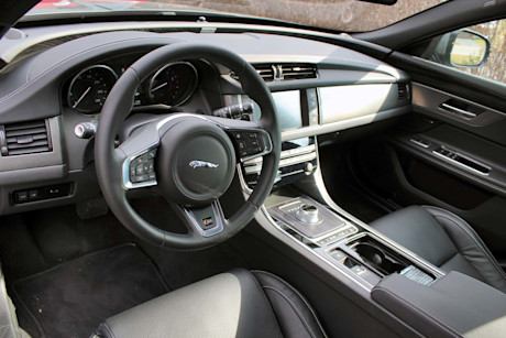 Editorial 2016 jaguar xf s pb 13