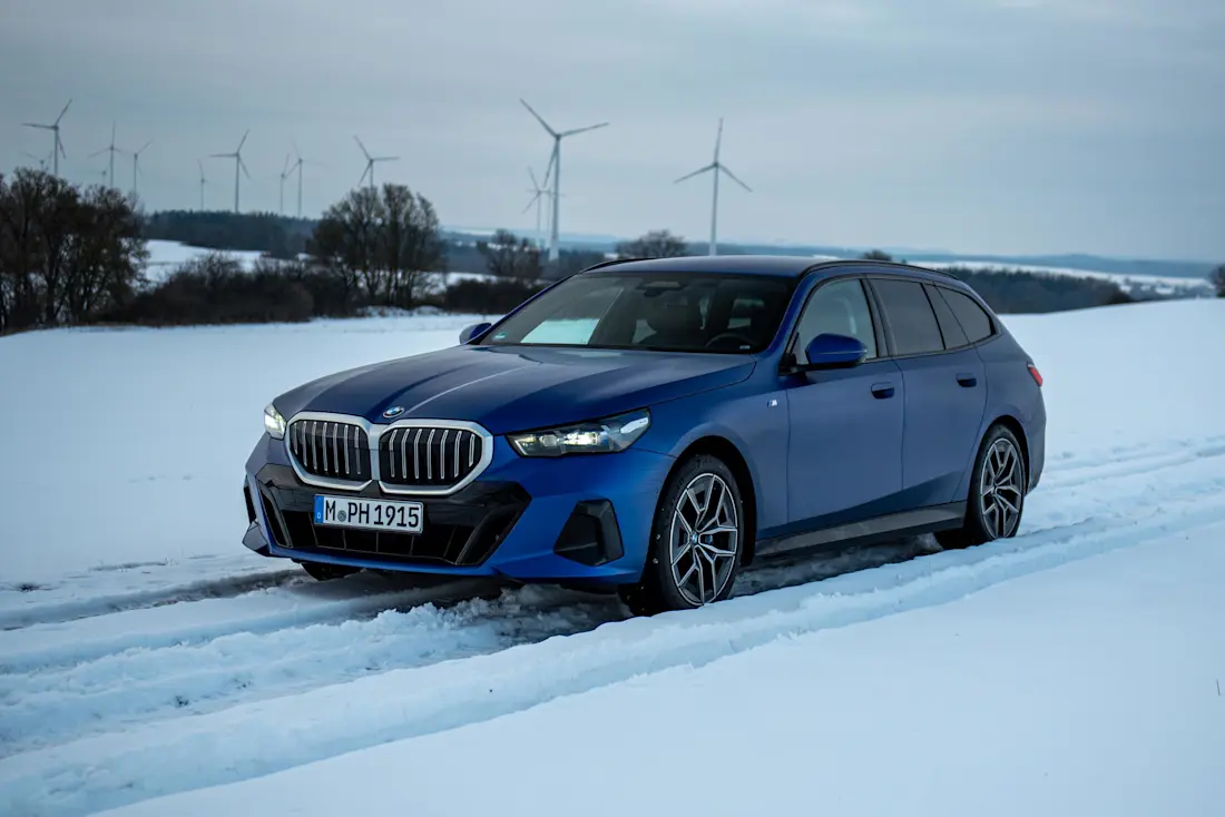 bmw-540d-xdrive-touring-2026-front-seite