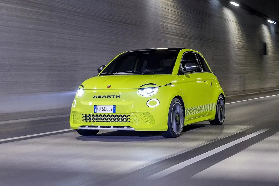 Fiat-Abarth-500e-Hero
