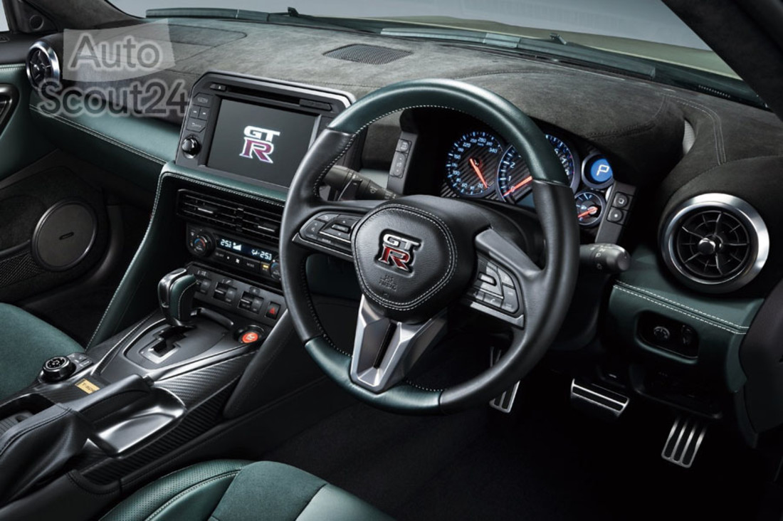 Nissan-GT-R_T-spec-2022-1600-07.jpg