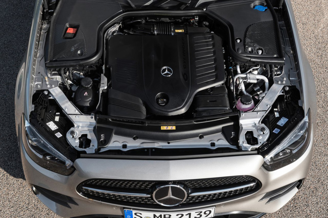 Mercedes-Benz-E-Class-2021-1280-2f.jpg