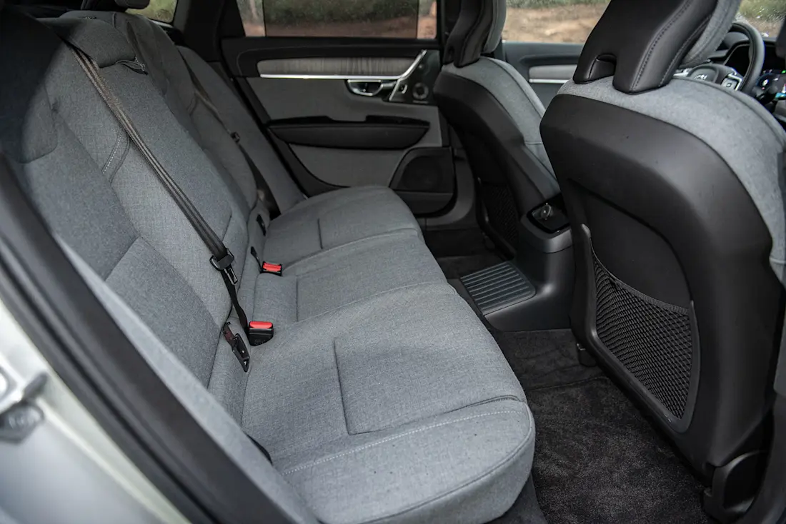 FrontVolvo-S90-2023-Rearseats