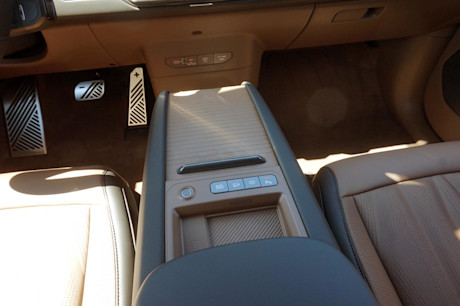 Editorial 2024 kia ev9 fd 230912 25 jl