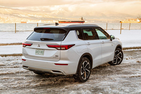 Editorial 2023 mitsubishi outlander phev 05 ew