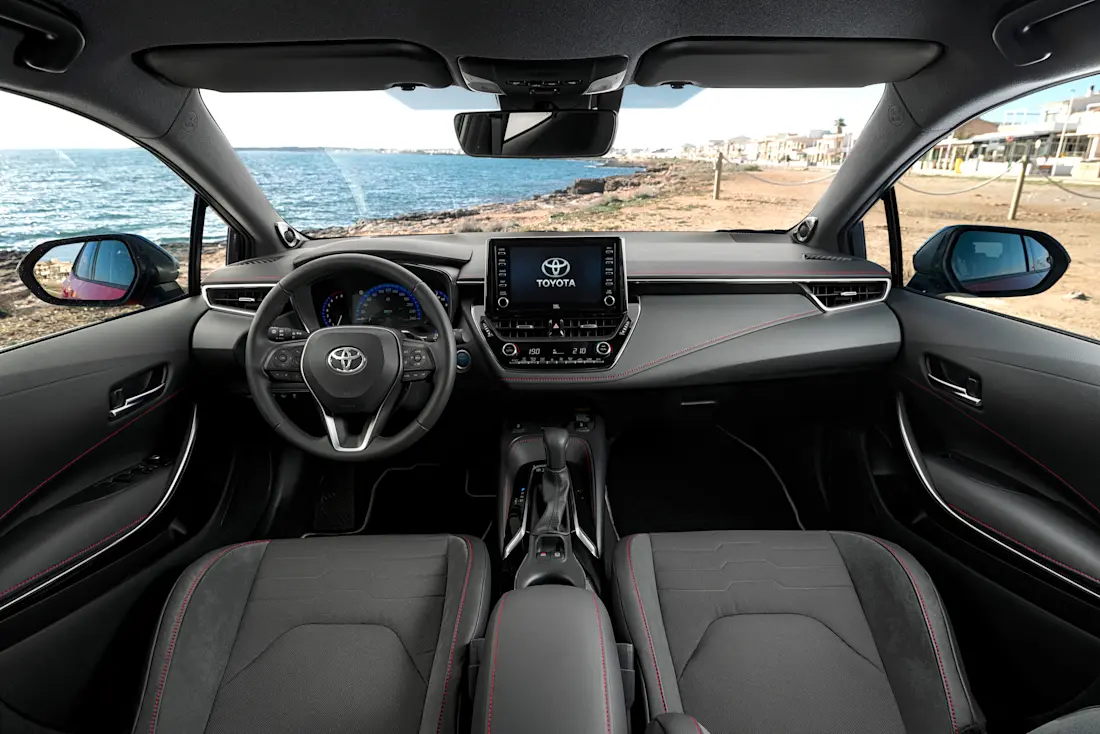 Corolla HB 2.0L Red Bitone 2019 035