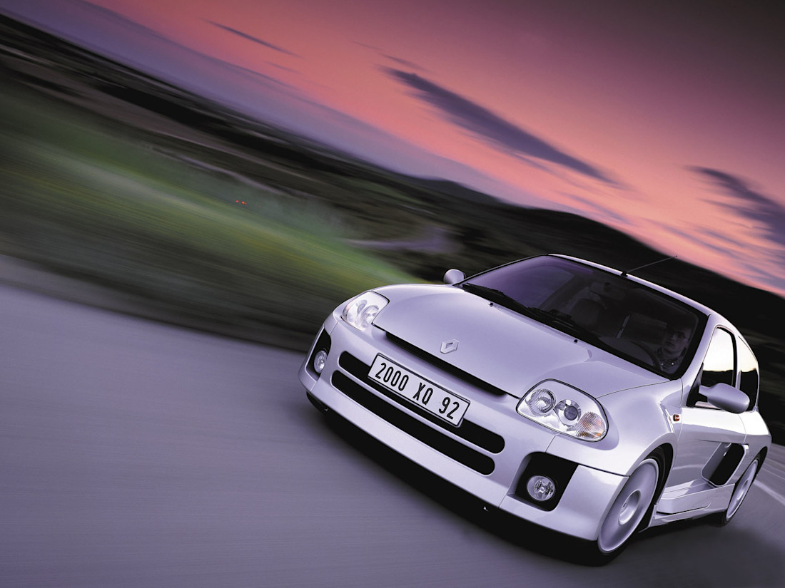 Renault-Clio-V6-(38).jpg