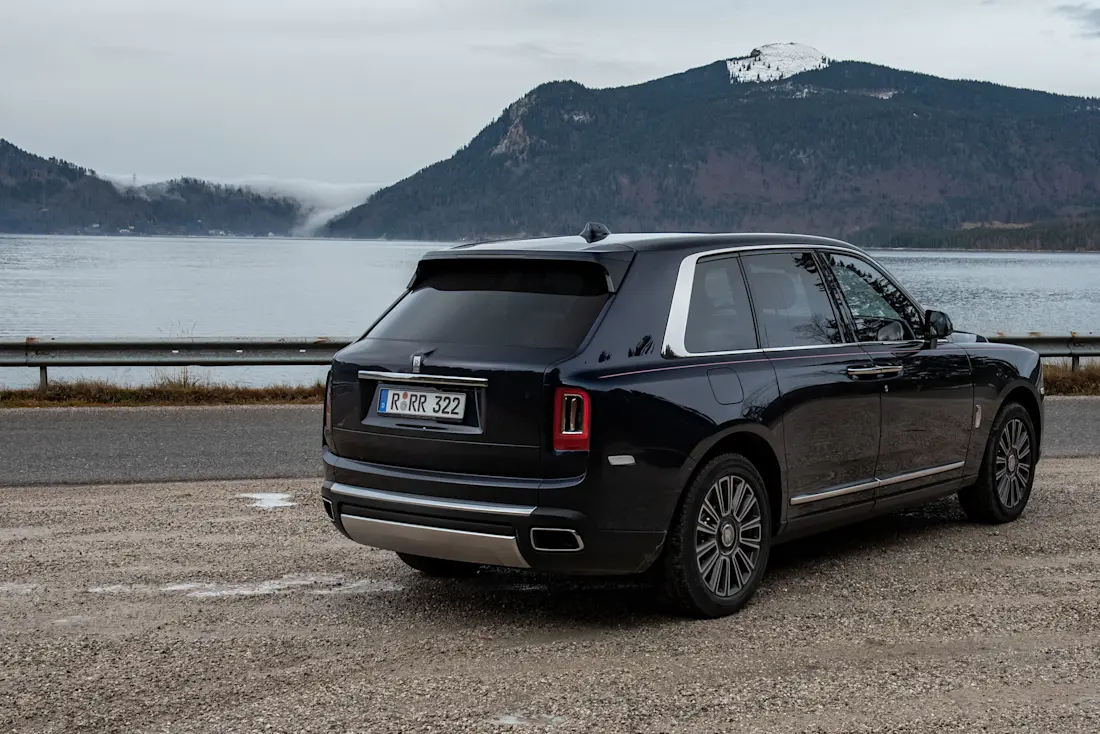 Rolls-Royce-Cullinan-Rear Rolls-Royce-Cullinan-Rear
