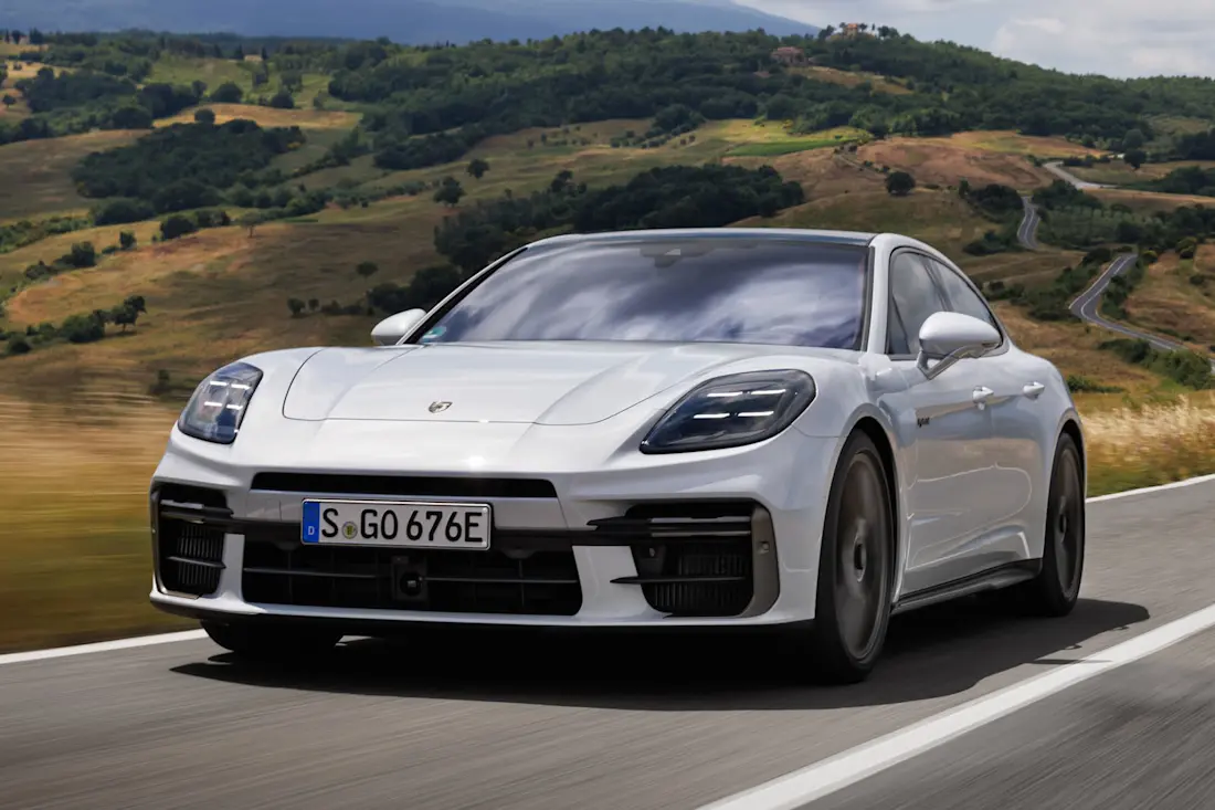 porsche-panamera-turbo-s-e-hybrid-2025-front porsche-panamera-turbo-s-e-hybrid-2025-front