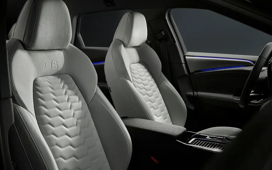 audi-a6-e-tron-2025-cockpit