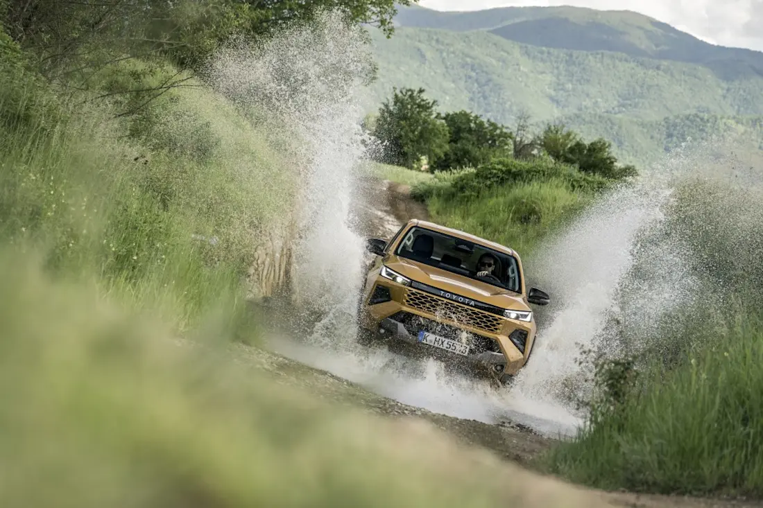 BEBE20260611 Toyota Hilux 07