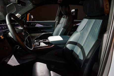 Editorial 2025 cadillac escalade iq preview jv 241003 8