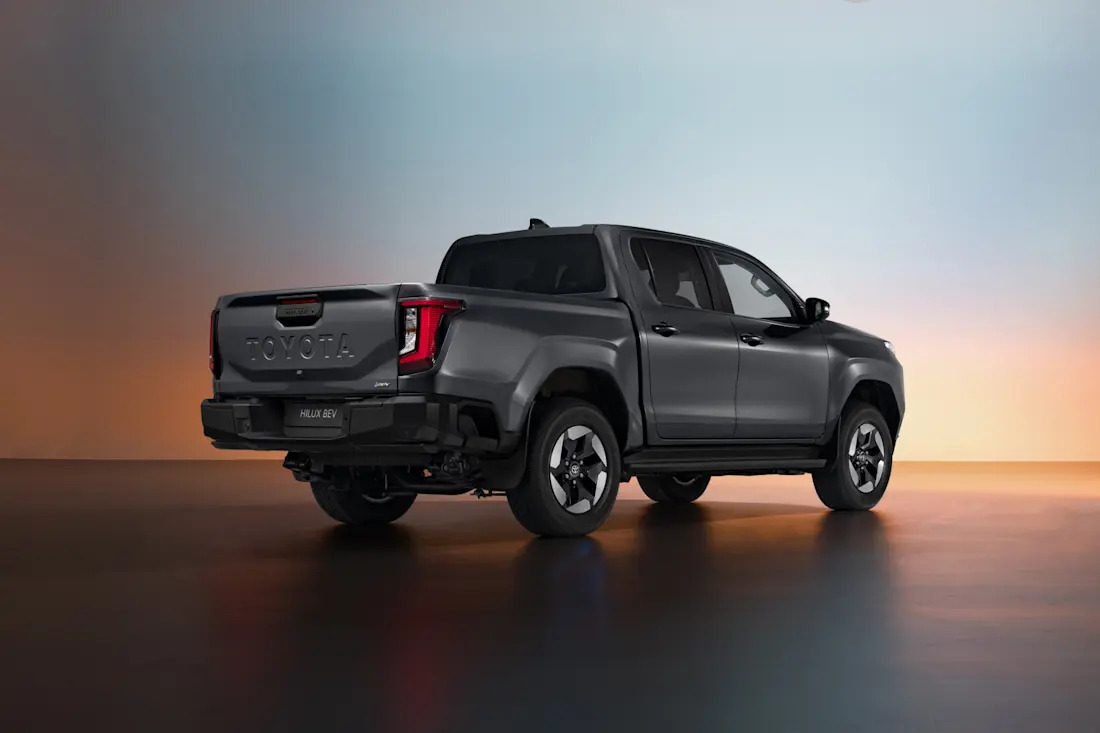 1920 2025toyotahiluxbevhero5