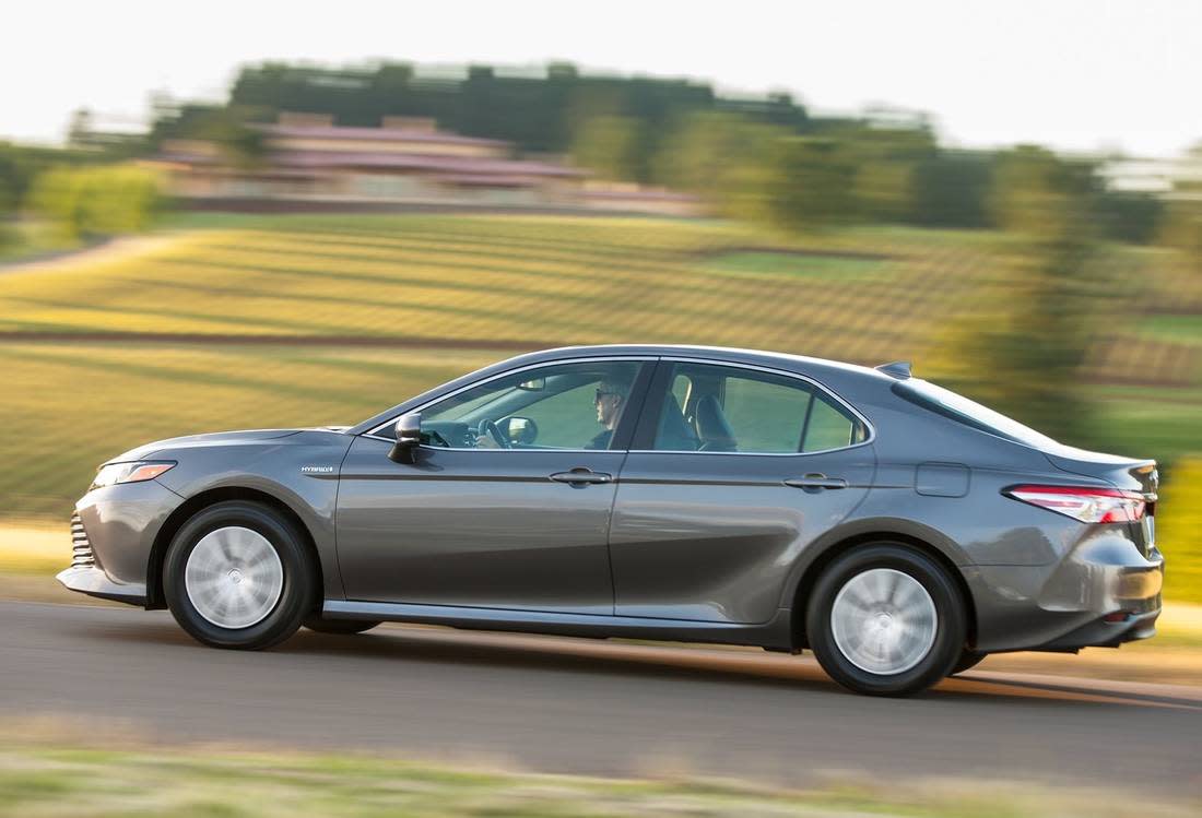 20UQuVVbQgeeZRxOkGUaQ9-668f44c779cd9cfb94de968421ee3f4a-Toyota-Camry-2018-1600-30-1100