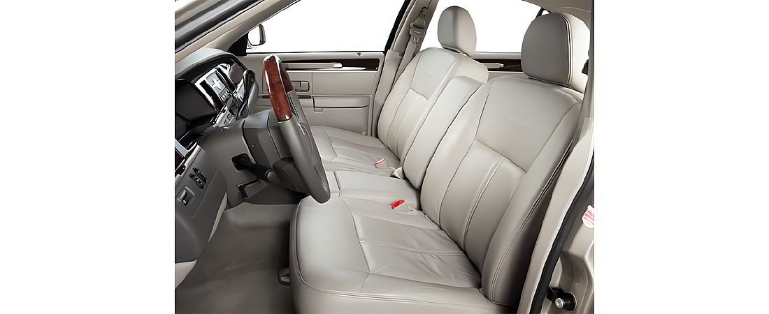 Lincoln Town Car 2010 8