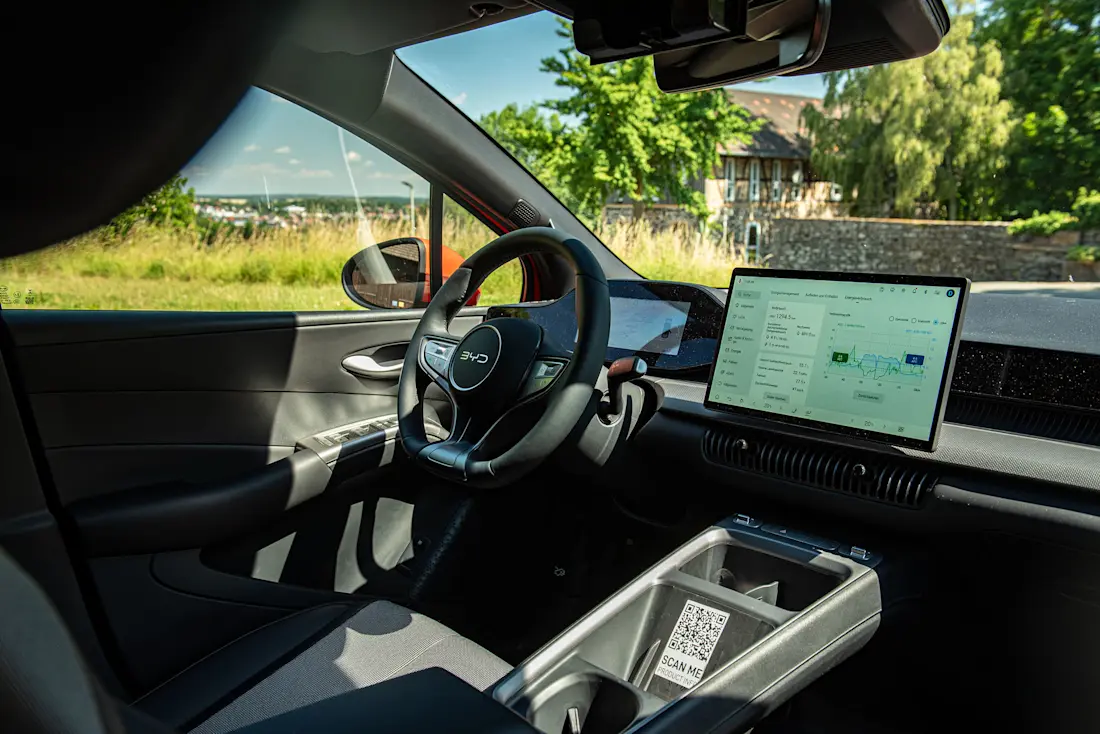 byd-dolphin-g-dm-i-2026-cockpit