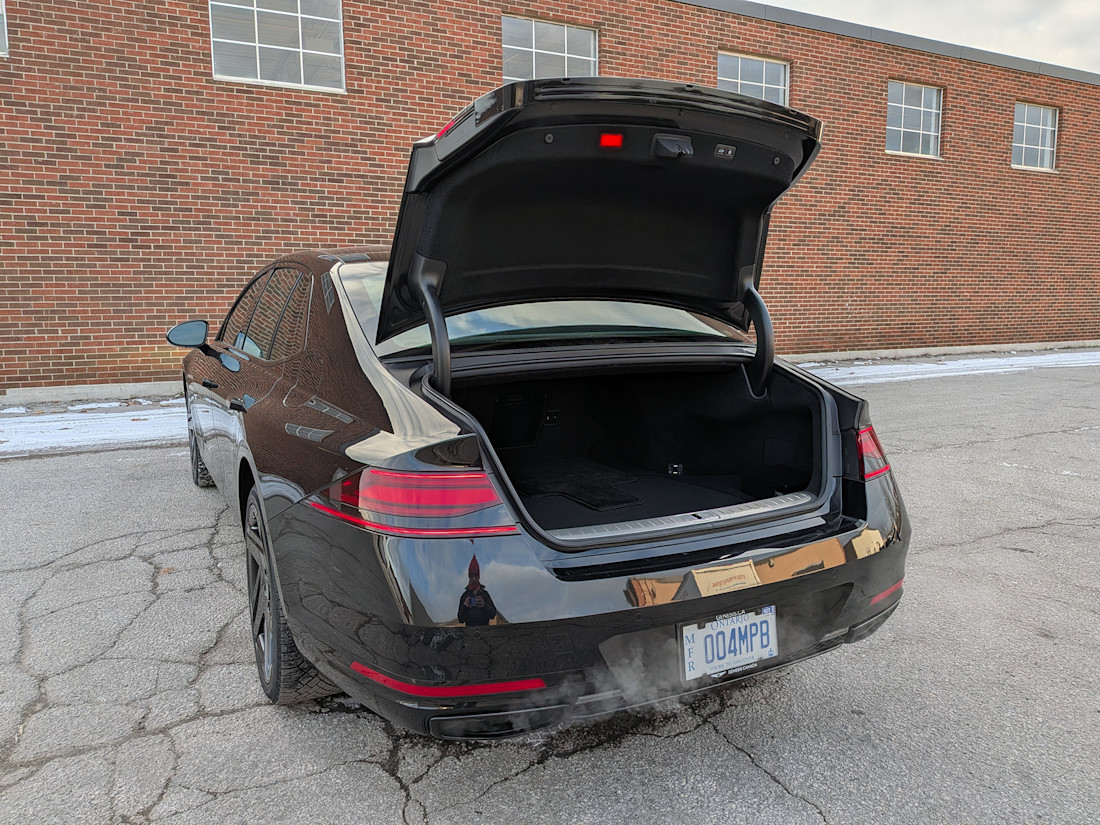 2026 Genesis G90 Black Edition - TD - SBe - 260327 - 14.jpg