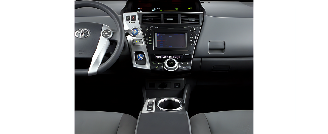 Toyota Prius v 2013 11