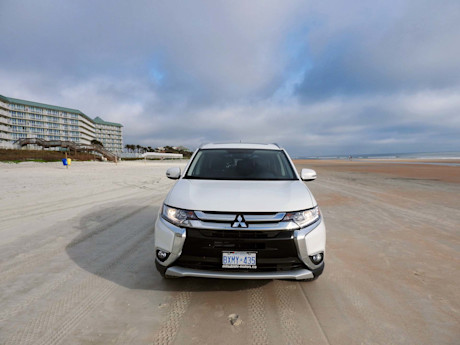Editorial 16 jb 2016 mitsubishi outlander disney road trip