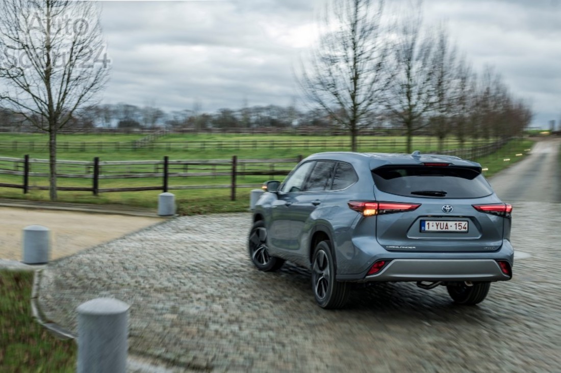 Toyota Highlander Electric Hybrid 2021 (14) (1).jpg