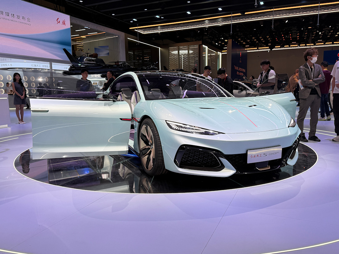 Hongqi front.jpg