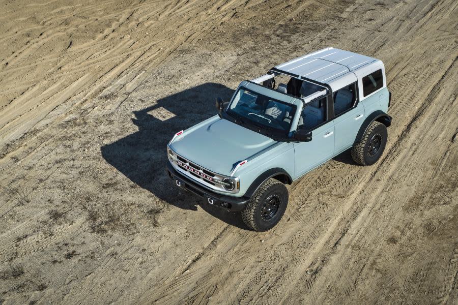 Bronco_4dr_features_04 (1).jpg