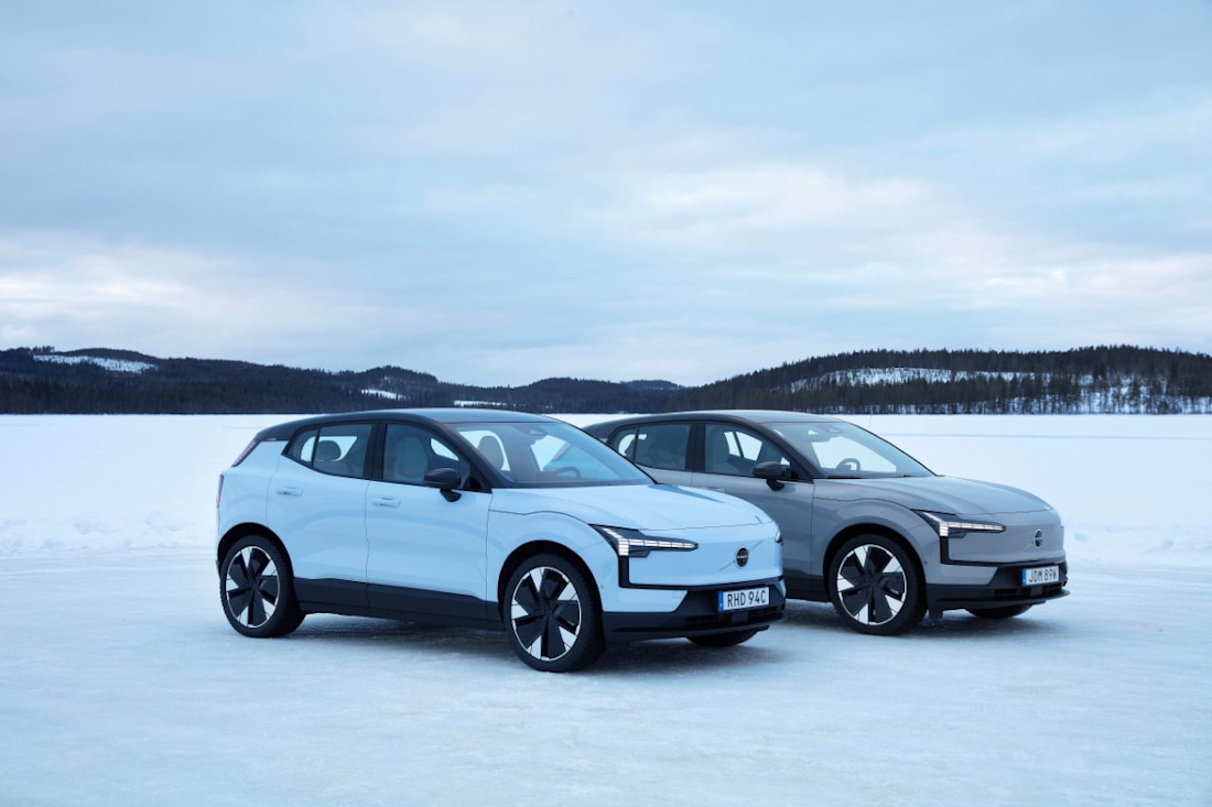 326706_Volvo_EX30_Cloud_Blue_Vapour_Grey