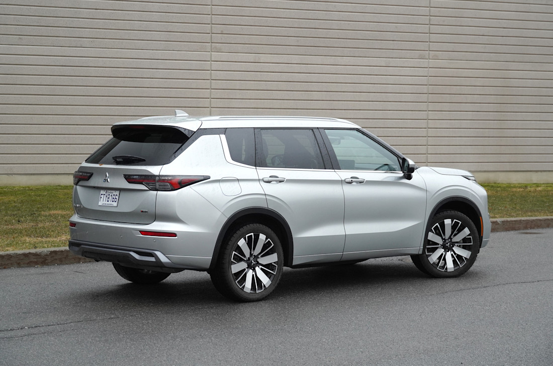 Mitsubishi-Outlander-GT-2026 (2).jpg