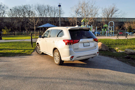 Editorial 2020 mitsubishi outlander phev gt s awc 07 mb