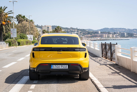 Editorial 2024 porsche macan turbo electric fd 240423 06 jw