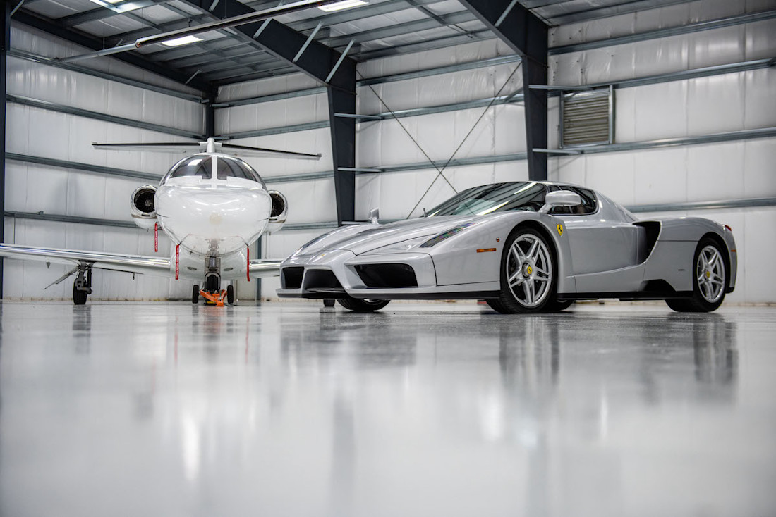Cette Ferrari Enzo est toujours dans son emballage (et à vendre)