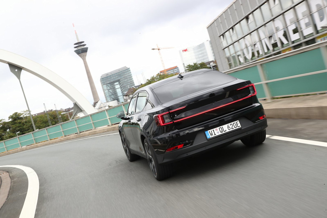 bmw-i4-polestar-2-2022-2.jpg