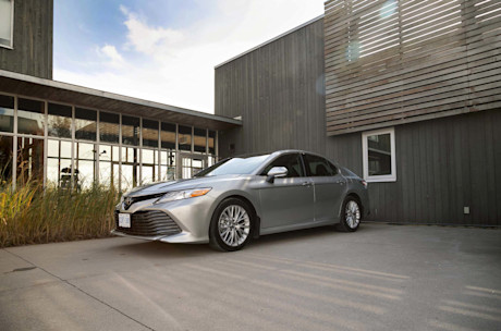 Editorial 2018 toyota camry xle v6 02 jw