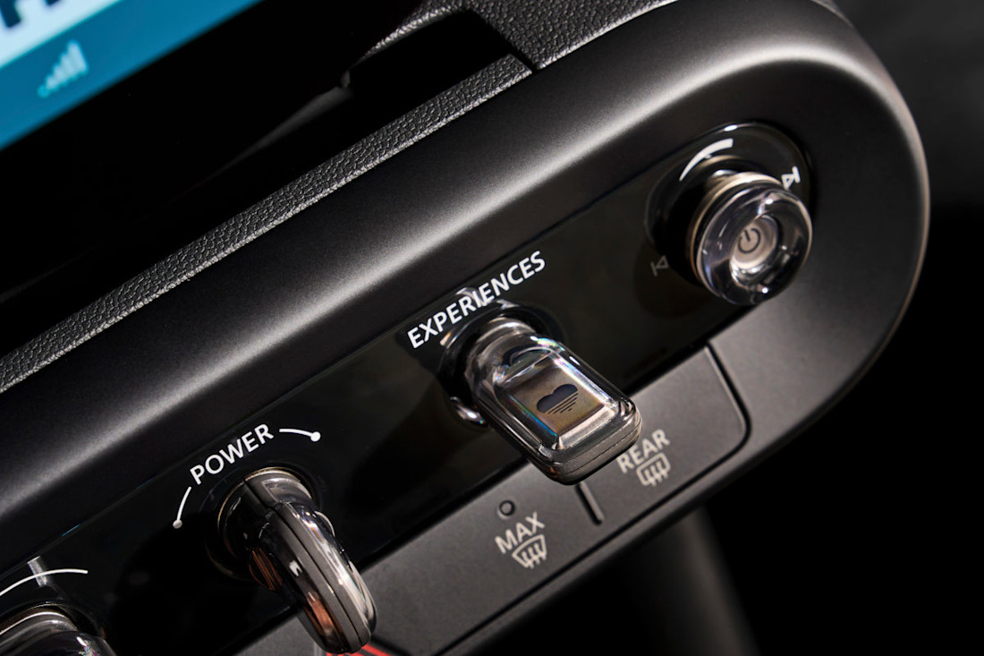 interior-mini-cooper-electrico-2024 (3).jpg