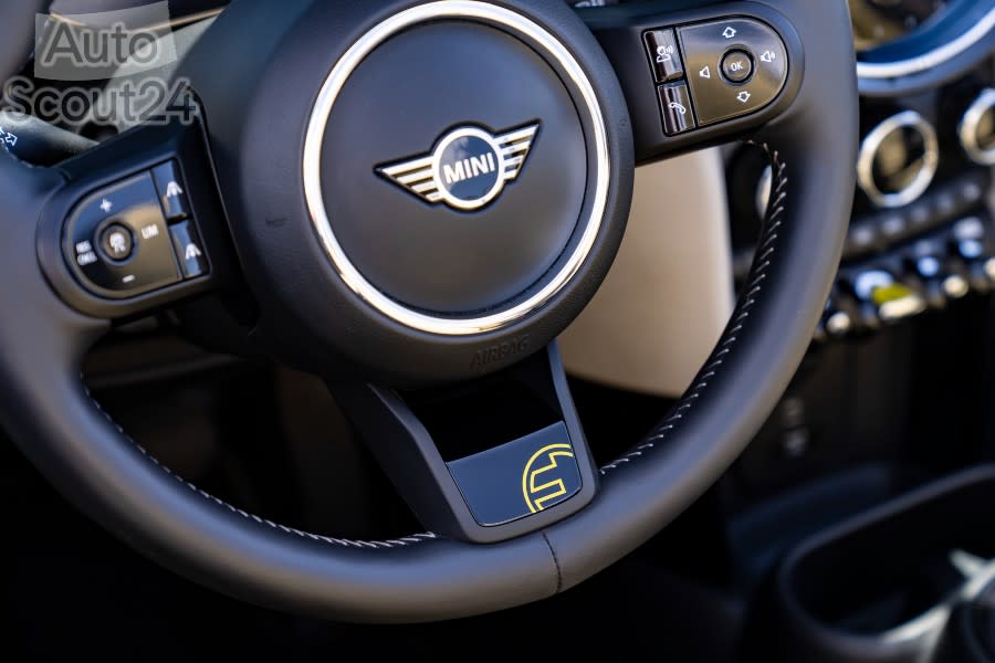 P90471815_highRes_mini-cooper-se-conve.jpg