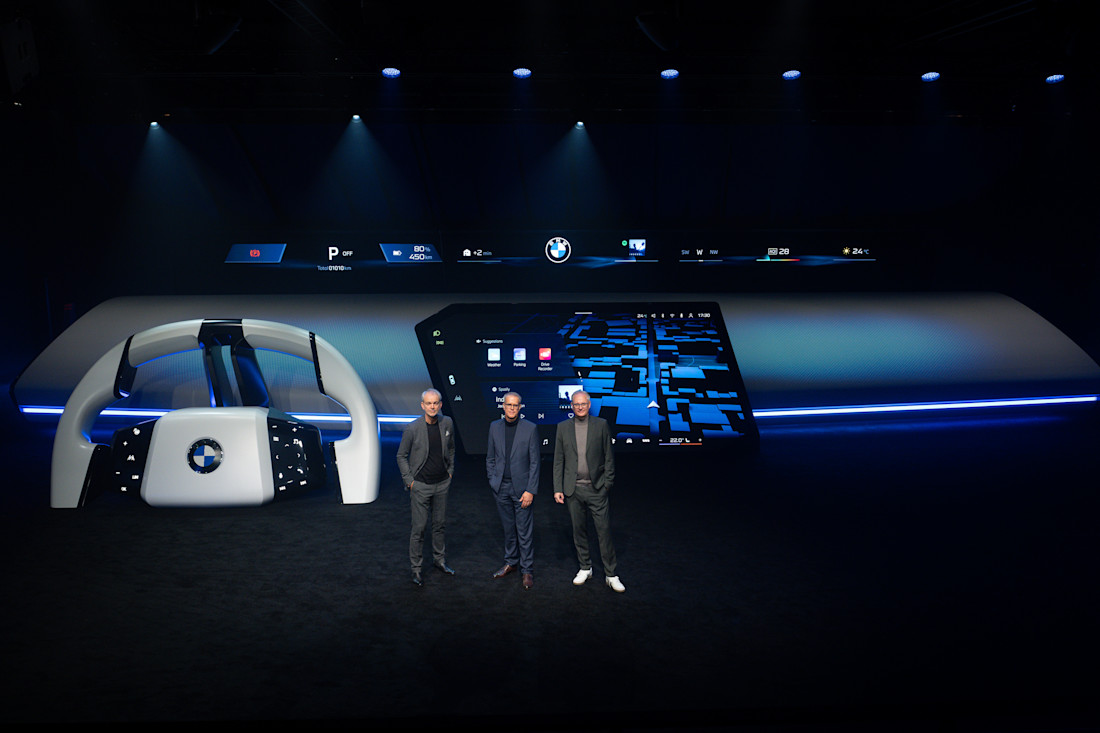 BMW-Panoramic-iDrive (2).jpg