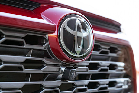 Editorial 2022 toyota rav4 limited awd 02 jw