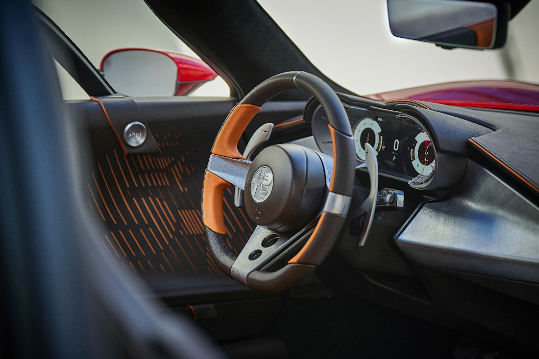 Alfa-Romeo-33-Stradale-interior (2).jpg