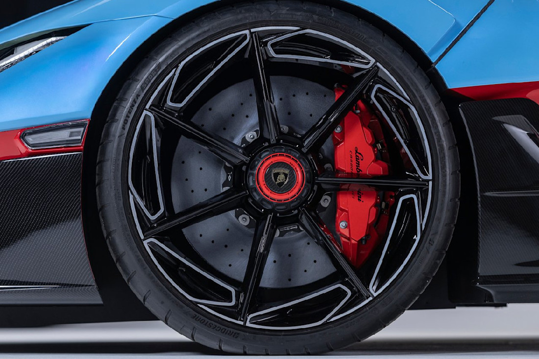 Lamborghini-Fenomeno-Roadster-2026-llantas.jpg